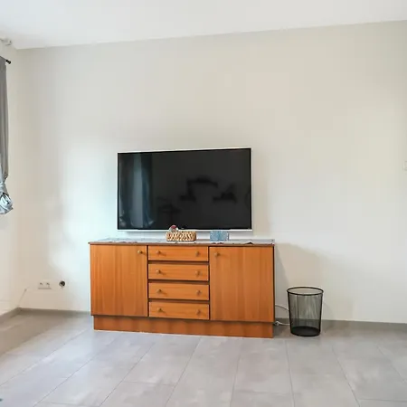 Gemuetliche 80 Qm 5 Min Von 아파트